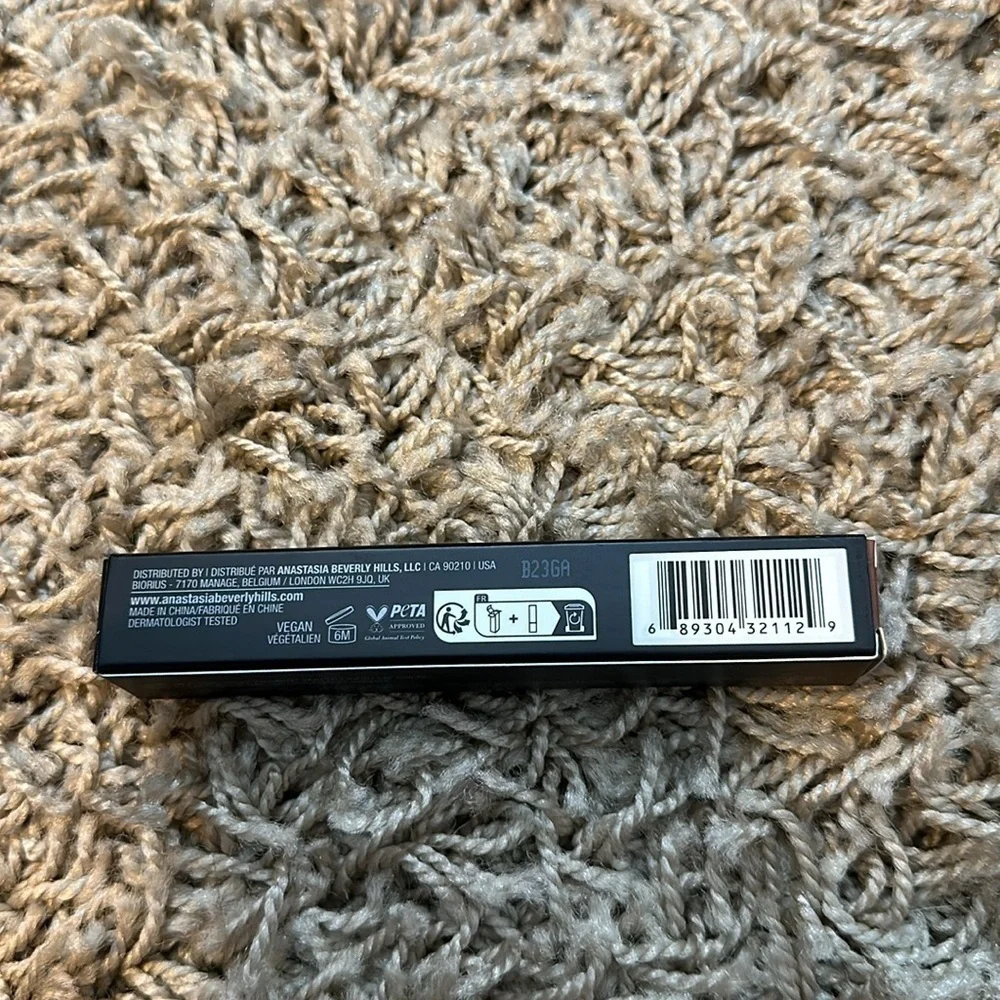 Anastasia Beverley Hills Clean Girl‎ Hudson Liquid Matte Lipstick Brown Color